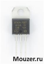BTA04-700TRG